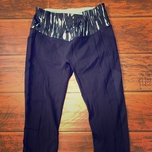 Lululemon size 8 leggings navy blue in color